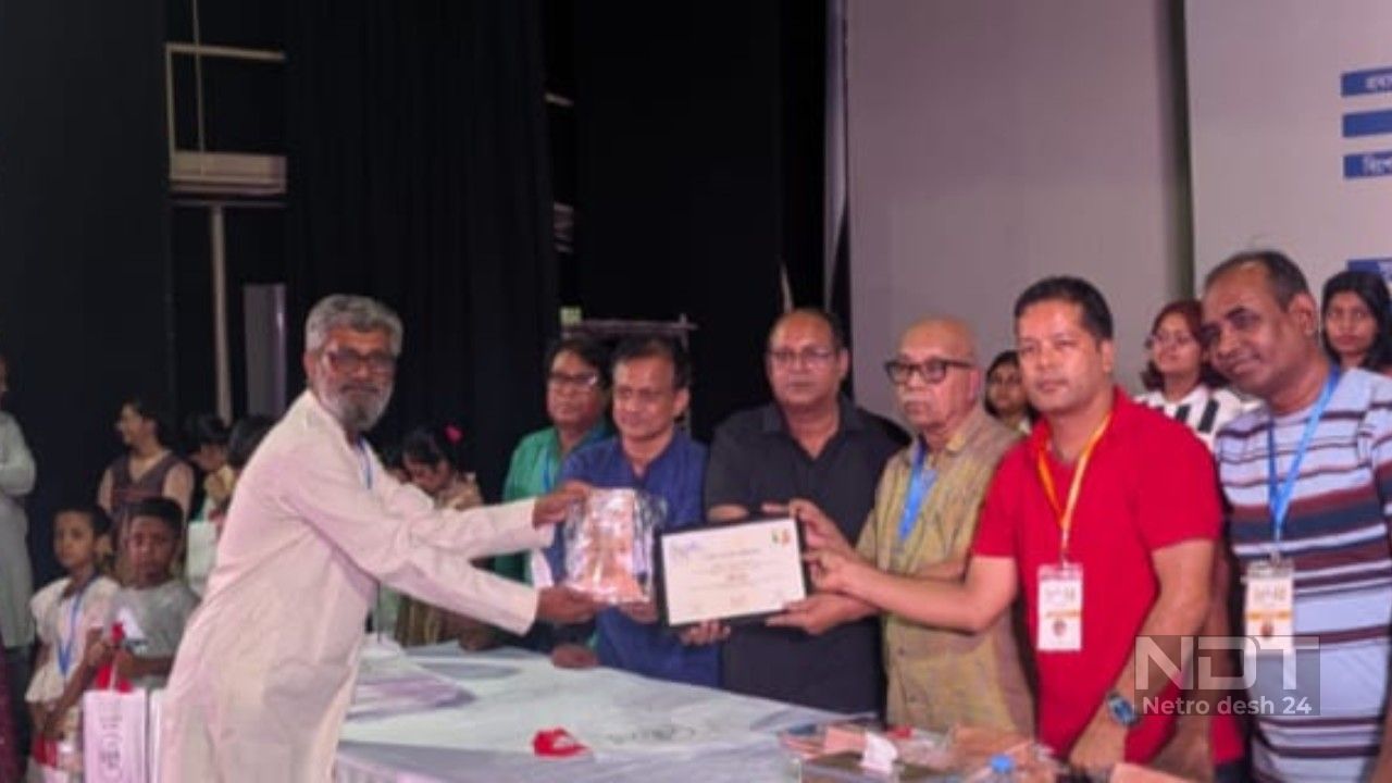 'পাখপাখালির ছড়া' গ্রন্থের জন্যে সেরা লেখক সম্মাননা পেলেন নেত্রকোণার কবি ও শিশু সাহিত্যিক  এনামূল হক পলাশ